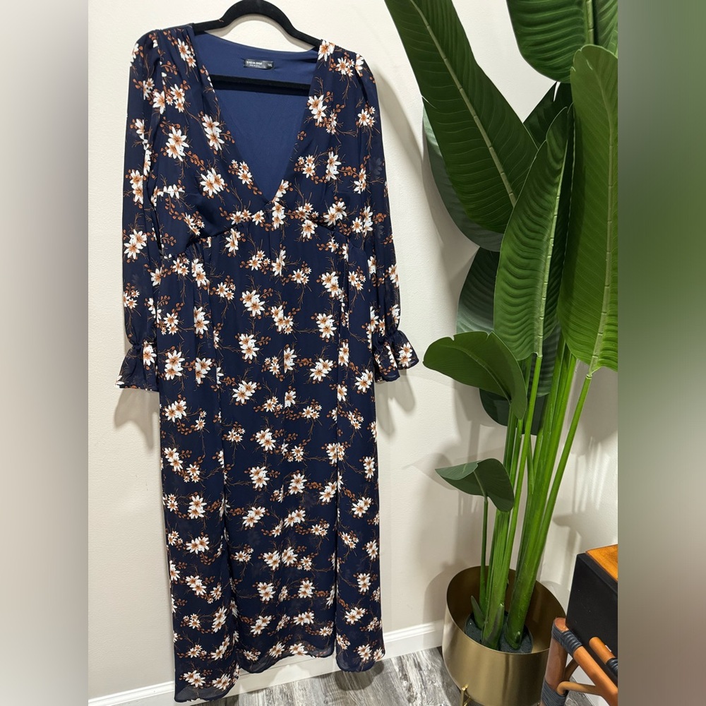 Navy blue Floral v-neck long sleeved Maxi Dress with Split